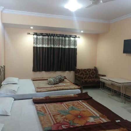 Hotel Shanti Palace Mahabaleshwar Bagian luar foto