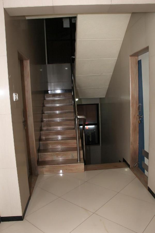 Hotel Shanti Palace Mahabaleshwar Bagian luar foto