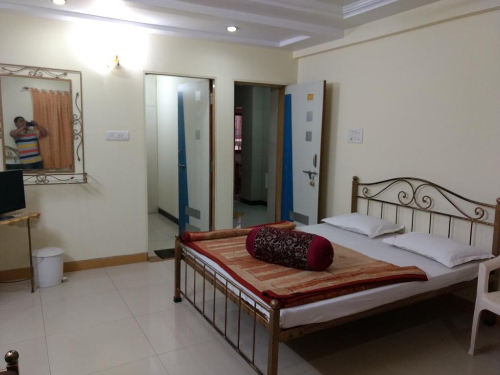 Hotel Shanti Palace Mahabaleshwar Bagian luar foto