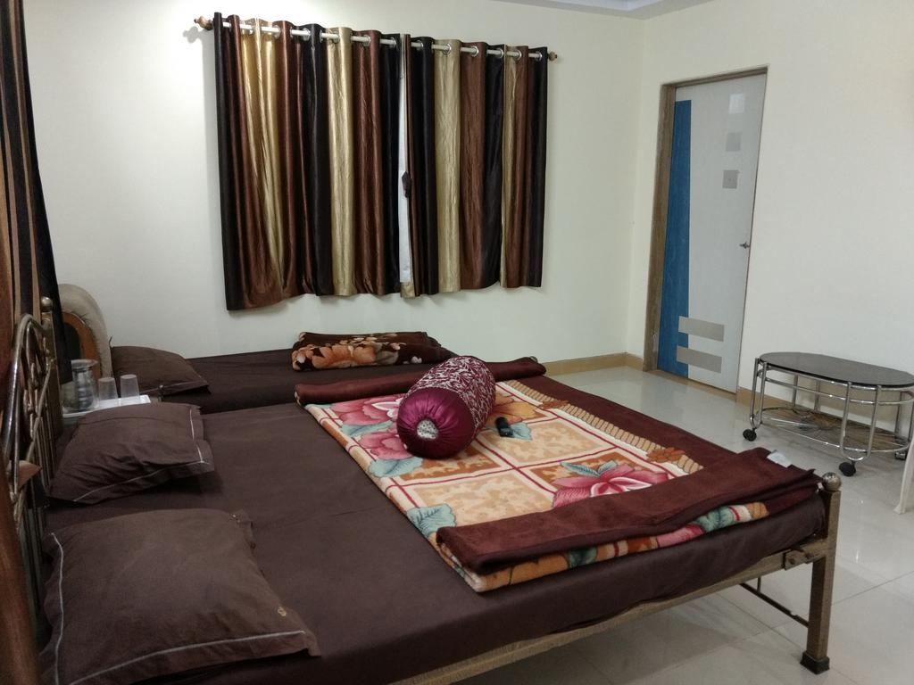Hotel Shanti Palace Mahabaleshwar Bagian luar foto