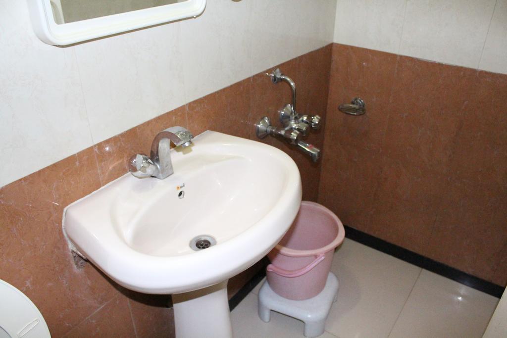 Hotel Shanti Palace Mahabaleshwar Bagian luar foto