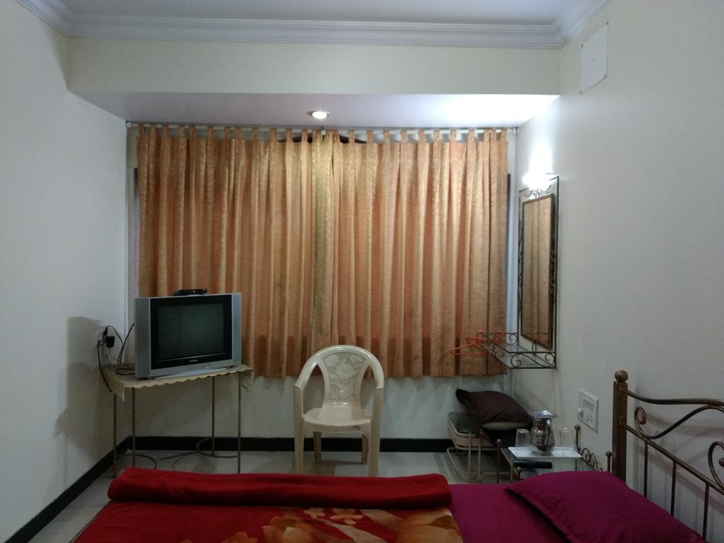 Hotel Shanti Palace Mahabaleshwar Bagian luar foto