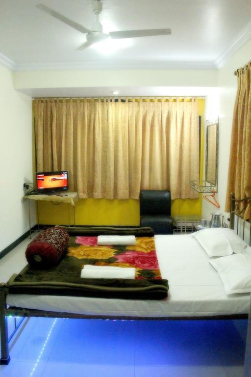 Hotel Shanti Palace Mahabaleshwar Bagian luar foto