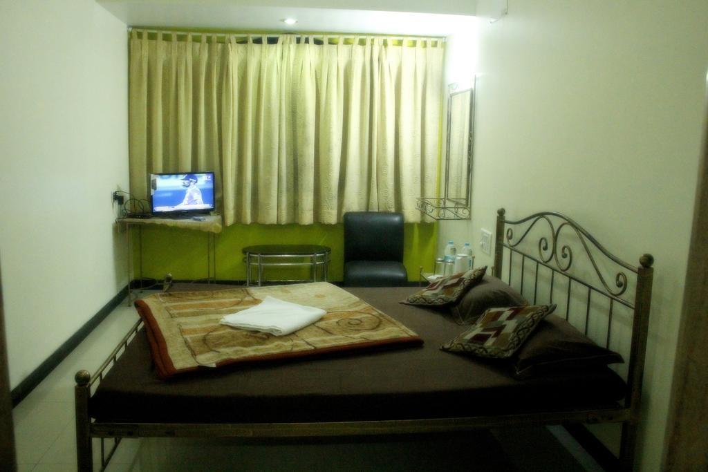 Hotel Shanti Palace Mahabaleshwar Bagian luar foto